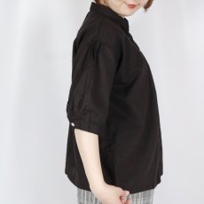 画像24: tukuroi 製品染め 綿麻平織 2WAY プリーツブラウス 3色 (24)