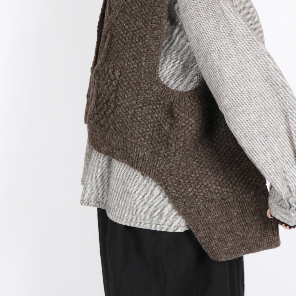 画像34: tumugu:　ロービングウール ケーブルニットベスト　3色 (34)