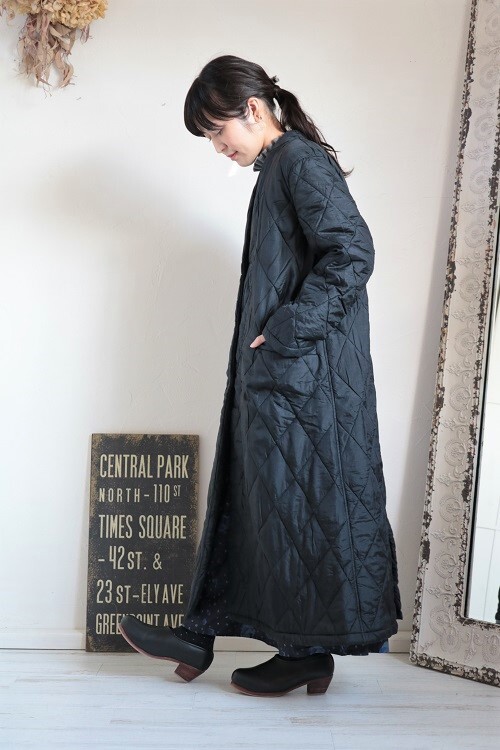 maison de soil PADDED SILK PLAIN V-COLLOAR COAT 2色 - toritoRu